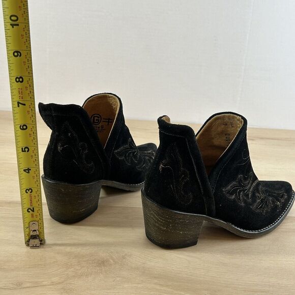 Elegant Black Ankle Boots with Intricate Stitching. The brand is Circle G. - Picture 11 of 16